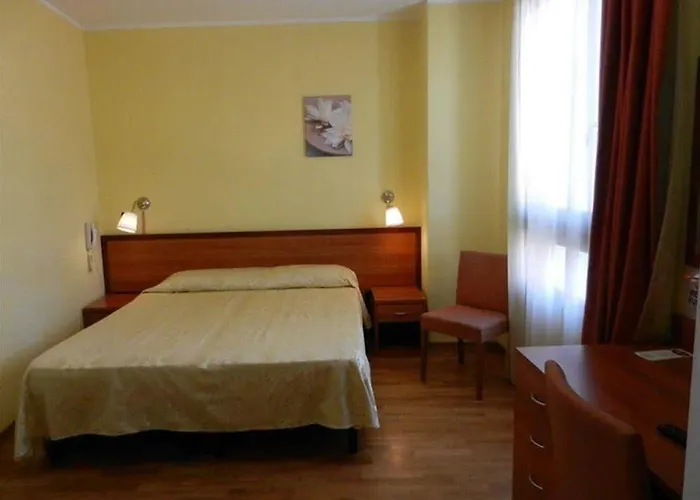 מלון Hotel Palas 4*