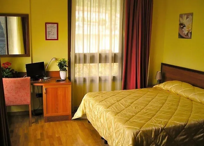 Hotel Palas מלון Bruzolo
